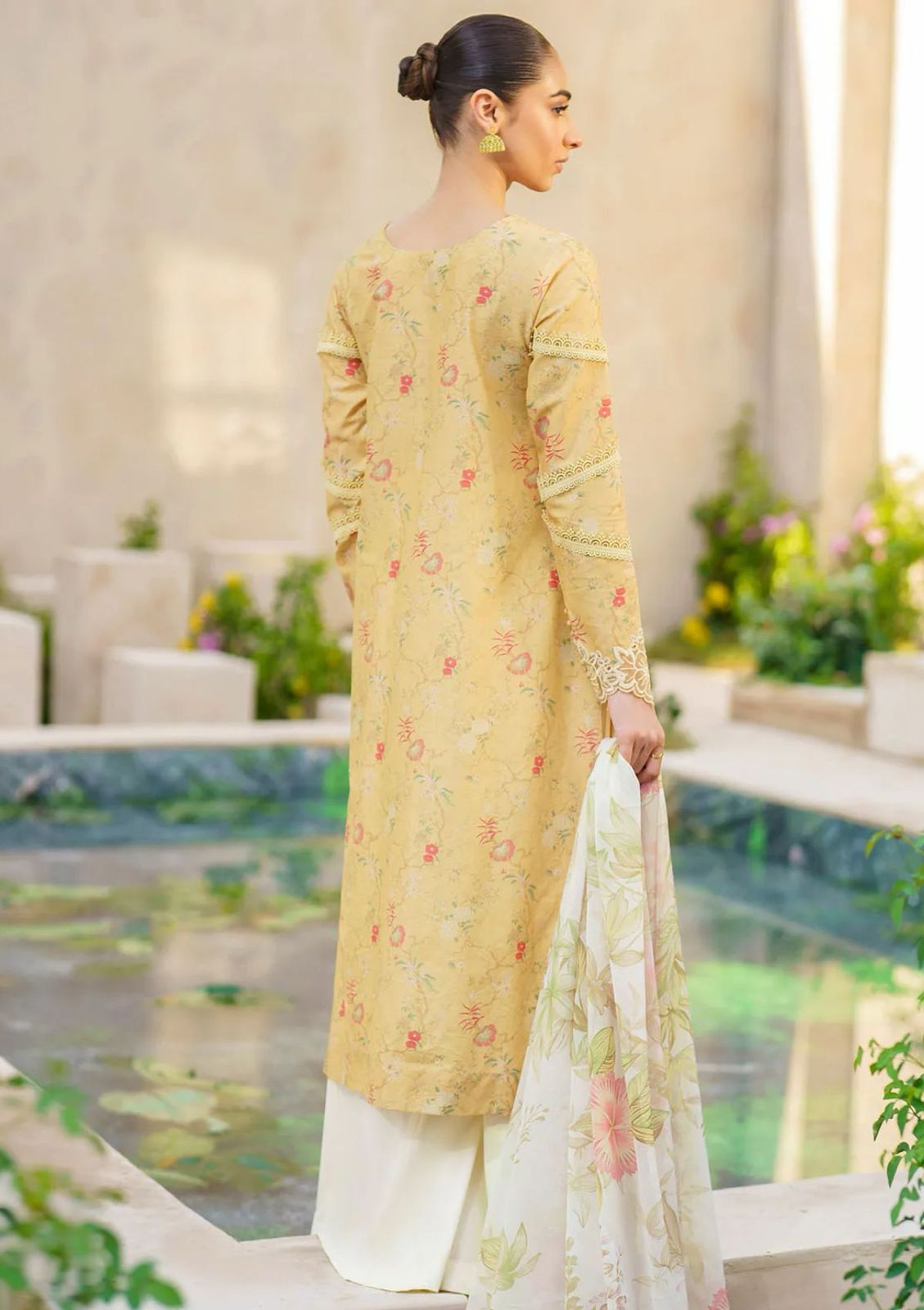 Bareeze Luxury Embroidered 3-Piece Suit – Summer Collection 2025 ✨