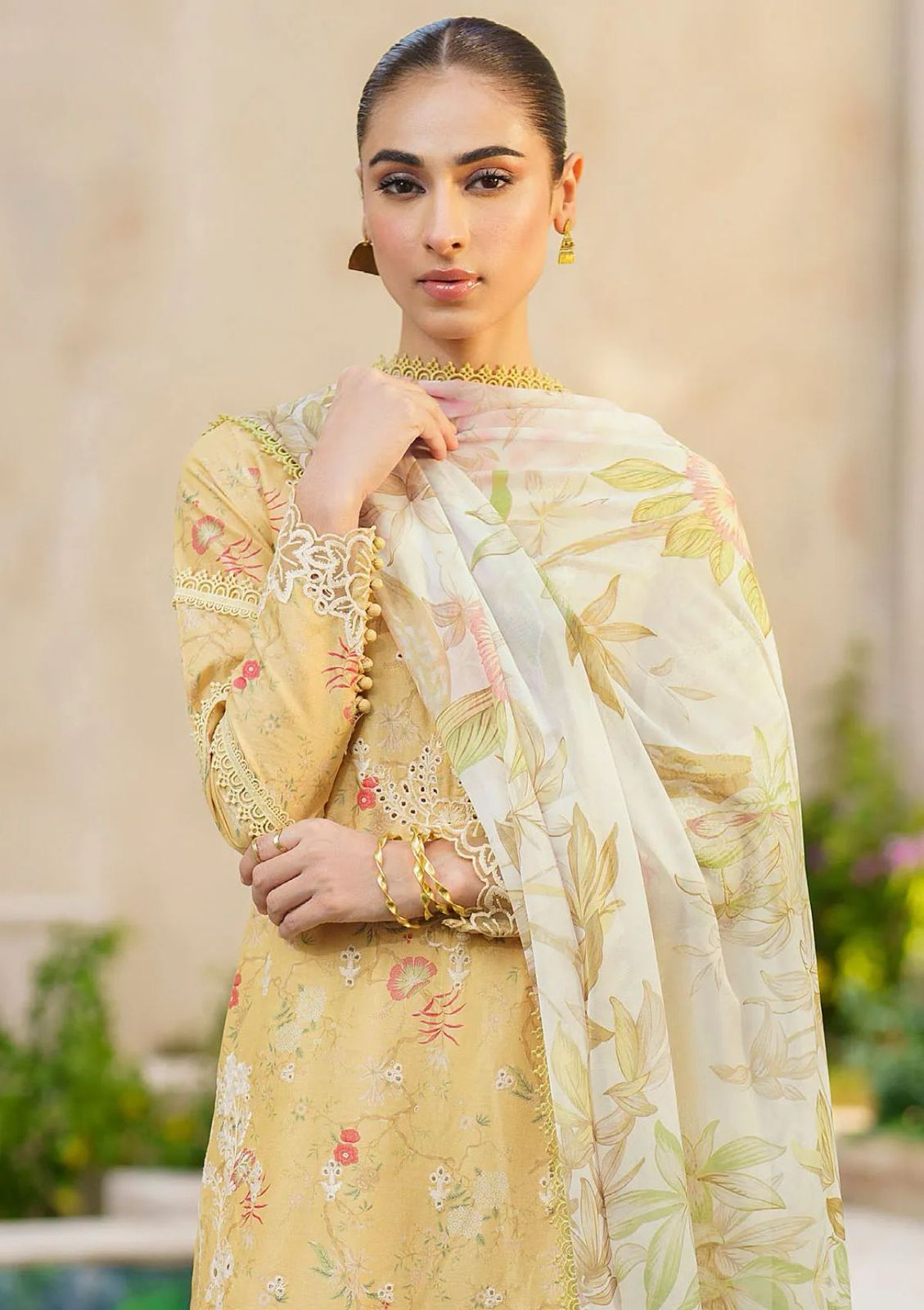 Bareeze Luxury Embroidered 3-Piece Suit – Summer Collection 2025 ✨